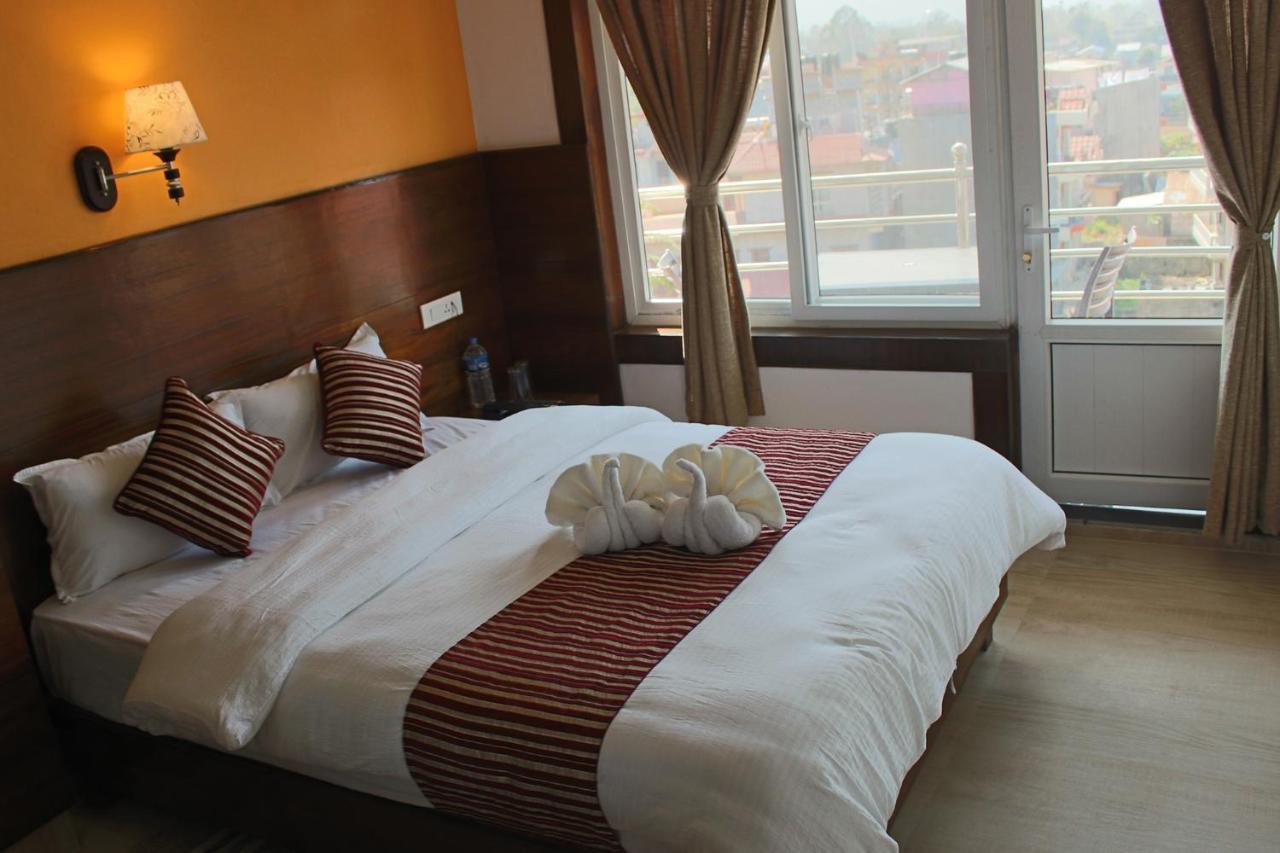 Hotel Lakeside Pvt. Ltd. ポカラ エクステリア 写真
